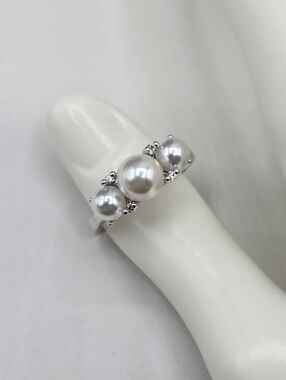 Swarovski Crystal Elements Silver Statement Ring White Pearl Size 10.5 Prom